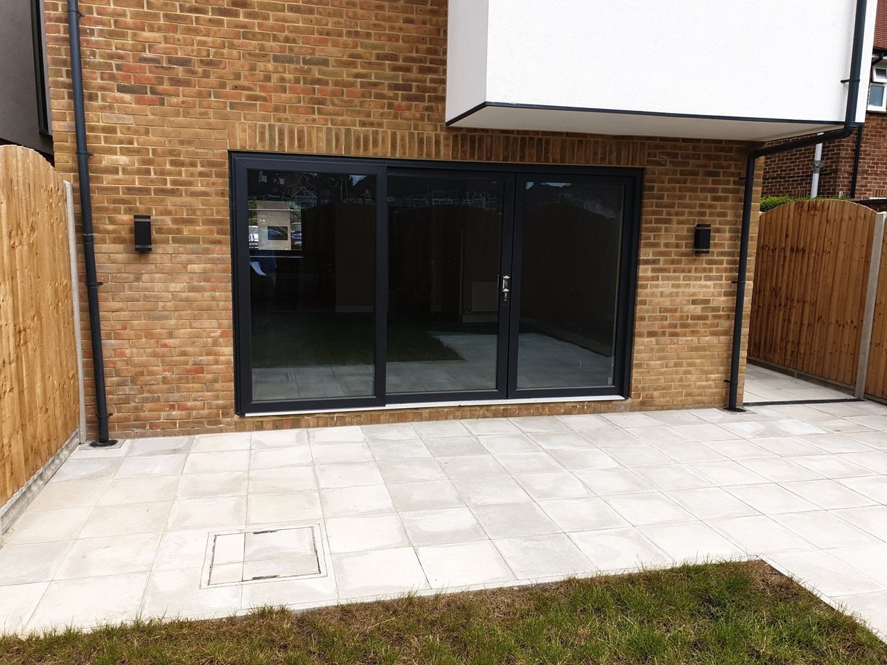 Cameron Drive, Waltham Cross: photo 2 of 10