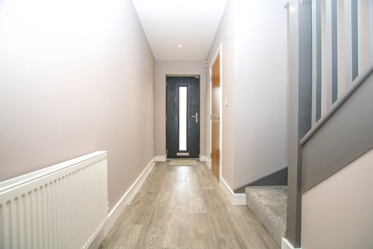 Cameron Drive, Waltham Cross: photo 6 of 10